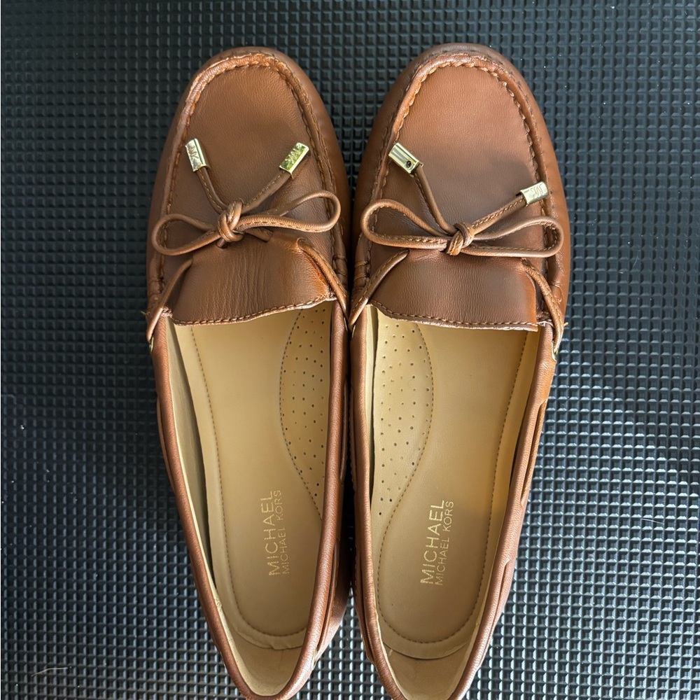 Michael Kors Brown Leather Loafers with Bow Accent Women’s Size 6 - Picture 2 of 11